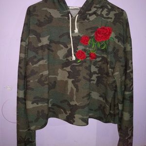 Camouflage pattern crop top 💚